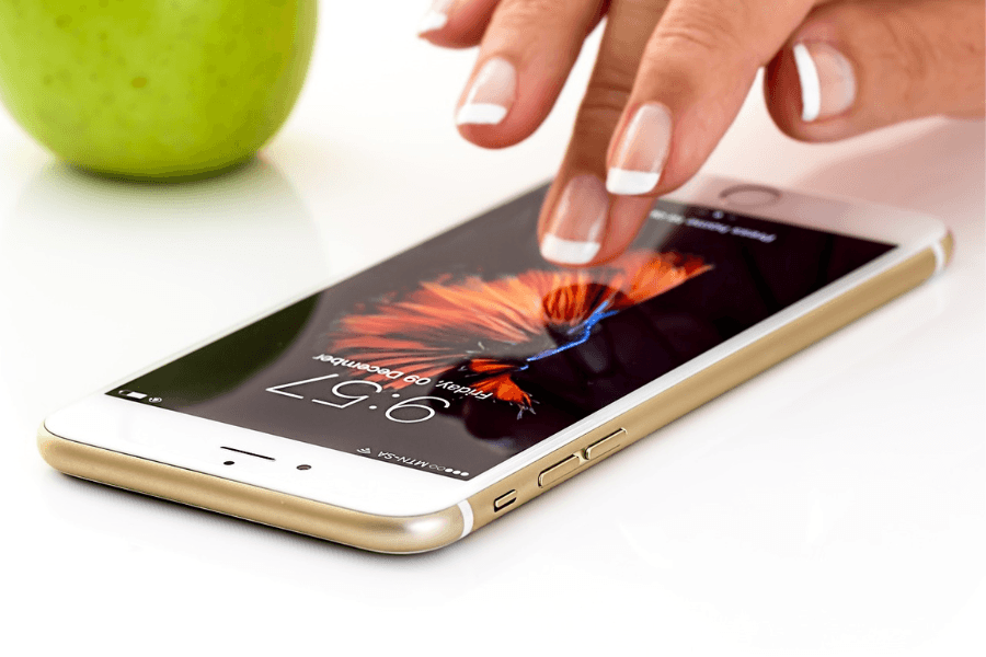 Não é preciso se desesperar ou sair correndo para comprar um celular novo. Na maioria dos casos, com um pouco de cuidado e ajustes simples, você consegue resolver o problema de lentidão e travamentos. Então, da próxima vez que o seu celular começar a ficar mais lento do que o normal, lembre-se das dicas que compartilhei aqui e coloque-as em prática. O seu celular vai voltar a funcionar como novo!



