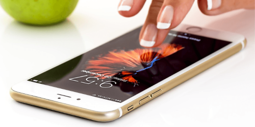 Não é preciso se desesperar ou sair correndo para comprar um celular novo. Na maioria dos casos, com um pouco de cuidado e ajustes simples, você consegue resolver o problema de lentidão e travamentos. Então, da próxima vez que o seu celular começar a ficar mais lento do que o normal, lembre-se das dicas que compartilhei aqui e coloque-as em prática. O seu celular vai voltar a funcionar como novo!